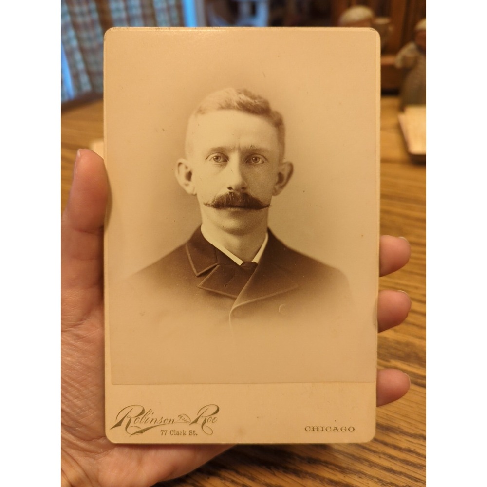 Antique Cabinet Card Robinson & Roe Chicago Victorian Gentleman Portrait Photo